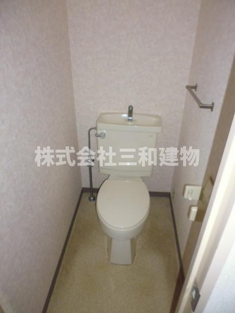 プラザサンタナカ７号館のトイレ|同間取り別室の参考写真です(反転タイプ）
