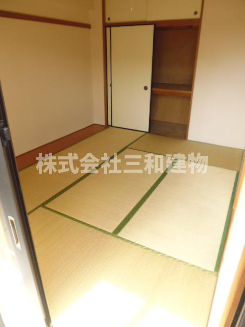 プラザサンタナカ７号館の居間・リビング|同間取り別室の参考写真です(反転タイプ）