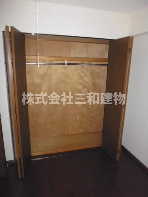 プラザサンタナカ７号館の収納|同間取り別室の参考写真です(反転タイプ）