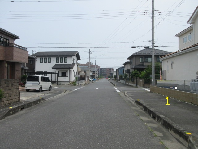 【仲介手数料無料】新築後未入居戸建　熊谷市石原816-12（全2棟）の前面道路含む現地写真