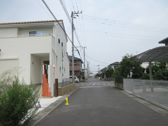 【仲介手数料無料】新築後未入居戸建　熊谷市石原816-12（全2棟）の前面道路含む現地写真