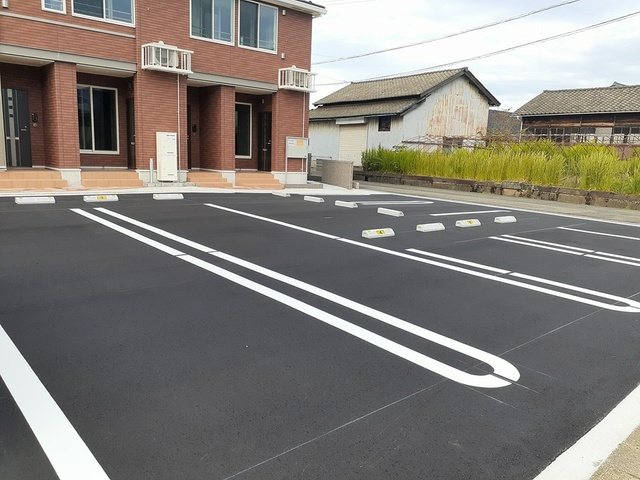 ノースツー　ヴィラの駐車場