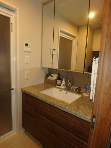 アトラス倉敷ル・サンクの独立洗面台