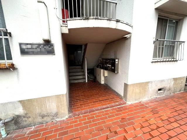 稲本マンションのエントランス