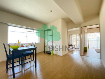 【居間・リビング】 | サンコーポあまの | アレンジ自由自在の広々空間です！