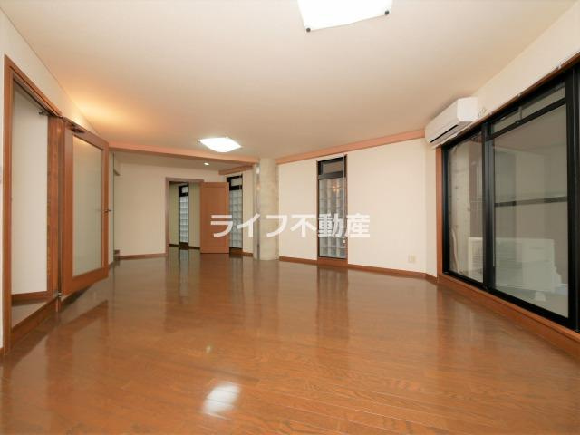 ザ・リージェントの居間・リビング|ゆったり過ごせるリビングです