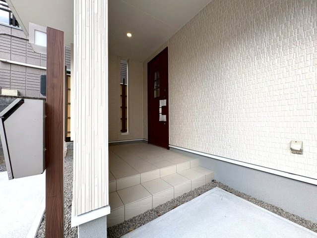 静岡市葵区羽鳥５丁目　新築戸建　全２棟　１号棟の玄関