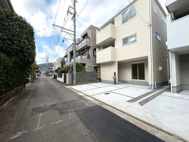 静岡市葵区羽鳥５丁目　新築戸建　全２棟　１号棟の前面道路含む現地写真