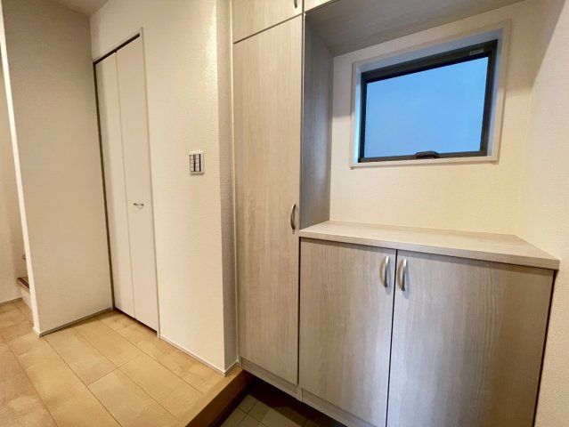 静岡市葵区羽鳥５丁目　新築戸建　全２棟　2号棟の玄関