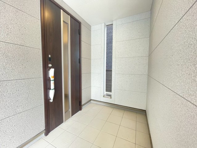 静岡市葵区羽鳥５丁目　新築戸建　全２棟　2号棟の玄関