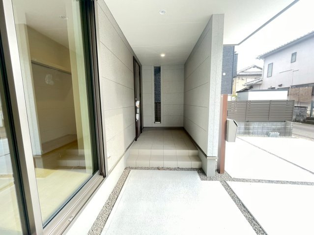静岡市葵区羽鳥５丁目　新築戸建　全２棟　2号棟の玄関