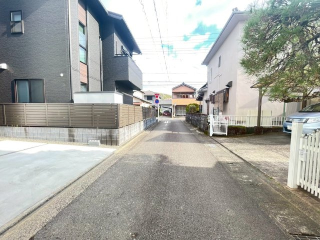 静岡市葵区羽鳥５丁目　新築戸建　全２棟　2号棟の前面道路含む現地写真