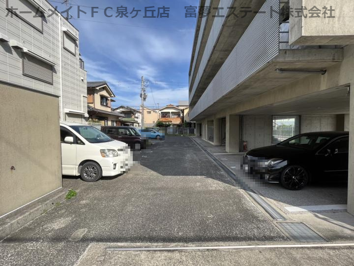 シャルル泉大津の駐車場