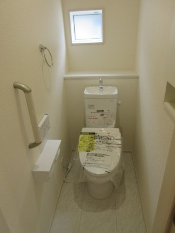 【仲介手数料無料】新築戸建　深谷市東方3680-35（全1棟）のトイレ