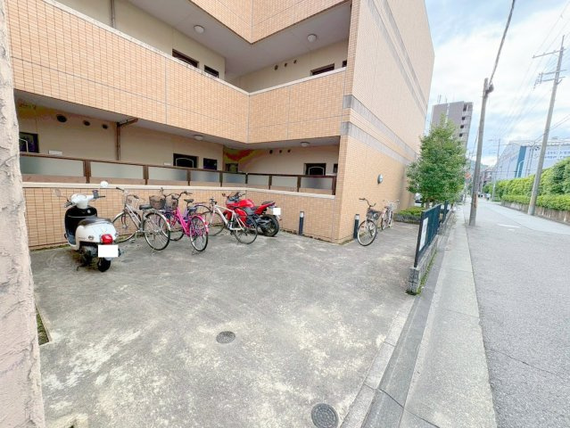 ジョイモアーの駐車場|駐車場です