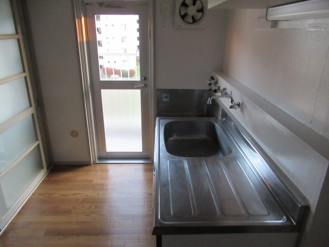 兵庫県公社　姫路青山６号棟のキッチン|使いやすいキッチンです