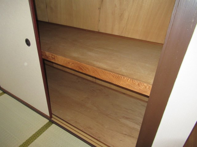 兵庫県公社　姫路青山６号棟の収納|便利な収納スペースです