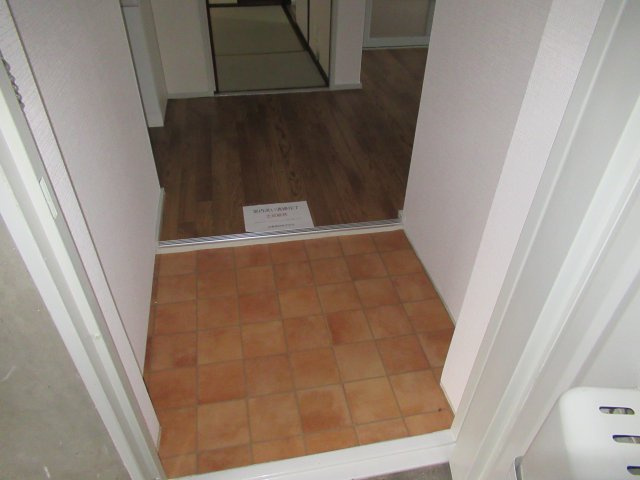 兵庫県公社　姫路青山６号棟の玄関|ゆったりとした玄関です