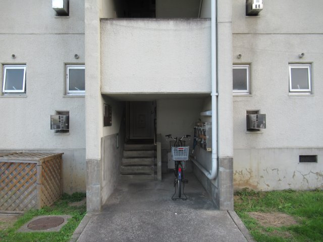 兵庫県公社　姫路青山６号棟のエントランス|清潔なエントランスです