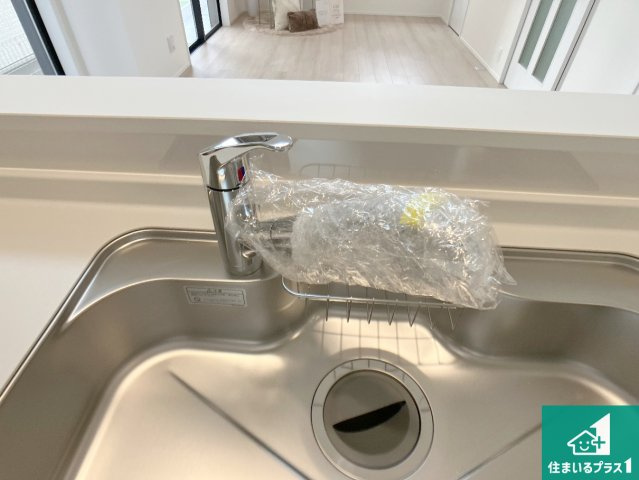 明石市魚住町中尾　新築一戸建ての設備|浄水器を内蔵！炊飯時、お茶を作る時に安心してお水を使えます！お湯と冷水、浄水と原水、シャワーの切替えもワンタッチです！