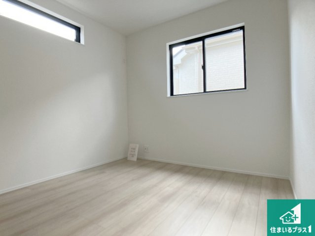 明石市魚住町中尾　新築一戸建ての洋室|シンプルな洋室は、自分好みのインテリアが楽しめます♪ご家族とインテリアや家具を選びに行くのは新築購入時の醍醐味の一つです。ぜひお楽しみください♪