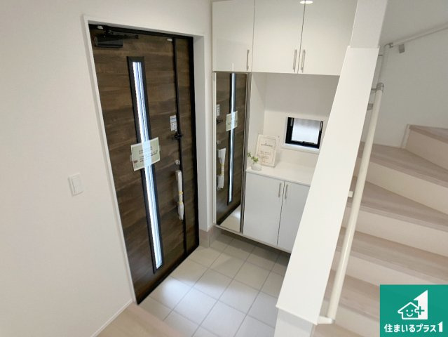 明石市魚住町中尾　新築一戸建ての玄関|シューズボックスにはたくさんの靴が収納できるので玄関周りはいつもスッキリ！ご家族が増えても安心！