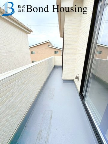 西江井島駅まで徒歩4分　中尾全2棟　A号棟のバルコニー