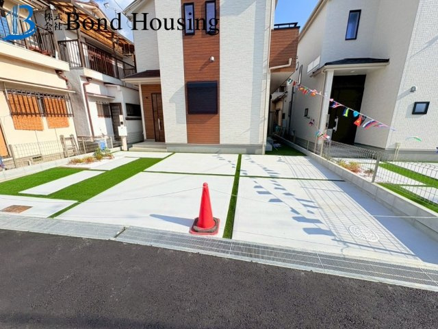 西江井島駅まで徒歩4分　中尾全2棟　A号棟の駐車場