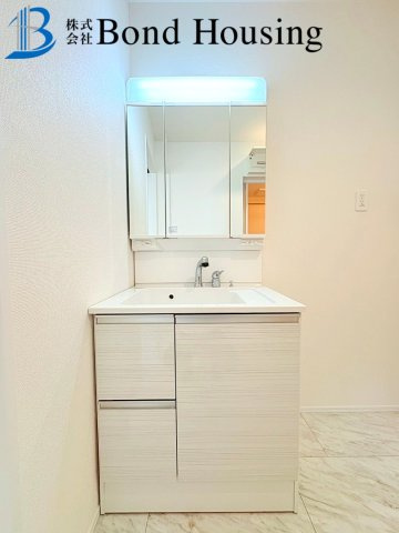 西江井島駅まで徒歩4分　中尾全2棟　A号棟の独立洗面台