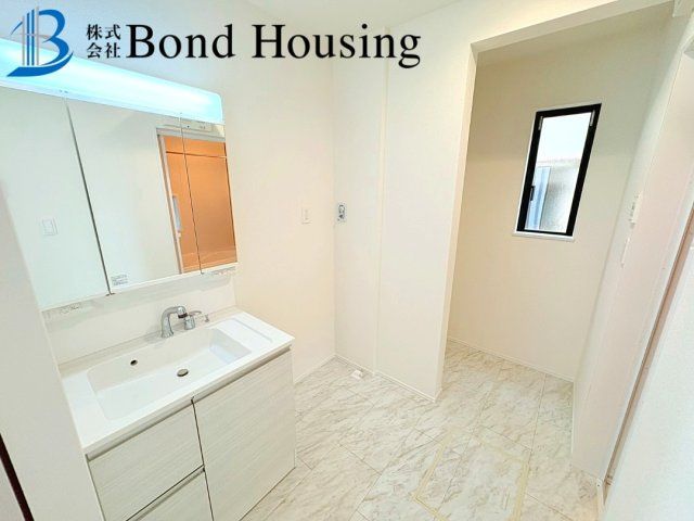 西江井島駅まで徒歩4分　中尾全2棟　A号棟の独立洗面台