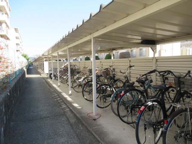 兵庫県公社　姫路市川１号棟のその他共用部分|駐輪場もあります