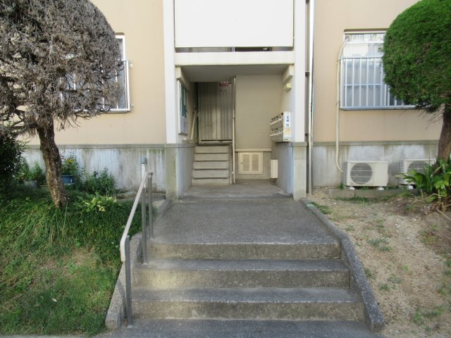 兵庫県公社　姫路市川１号棟のエントランス|清潔なエントランスです