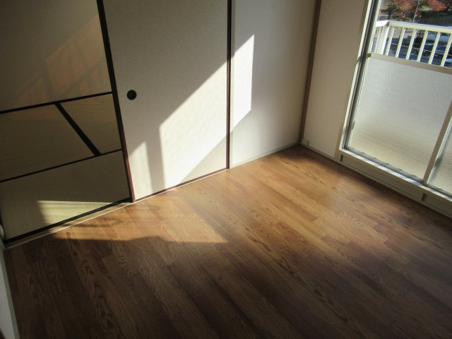 兵庫県公社　姫路市川１号棟の居間・リビング|こちらのリビングで趣味の時間をお楽しみください