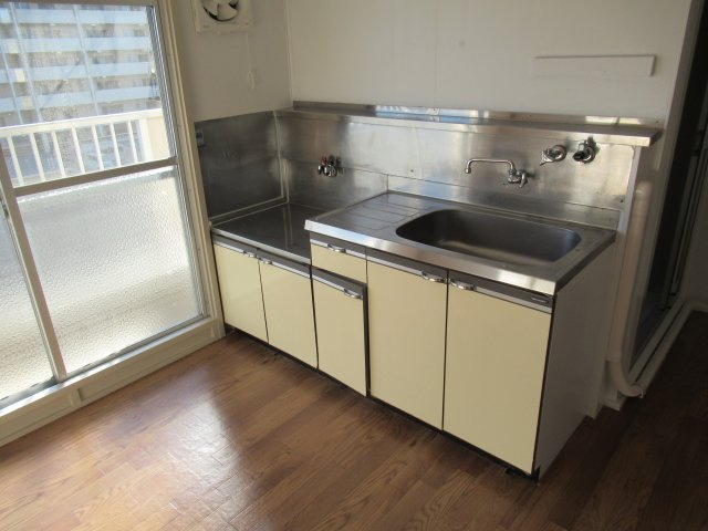 兵庫県公社　姫路市川１号棟のキッチン|コンパクトなキッチンで掃除もラクラク