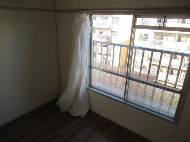 兵庫県公社　姫路市川１号棟の洋室|広々とした洋室です