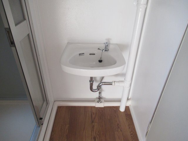 兵庫県公社　姫路市川１号棟の洗面所|使いやすい洗面所です