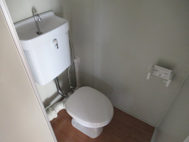 兵庫県公社　姫路市川１号棟のトイレ|ゆったりとした空間のトイレです