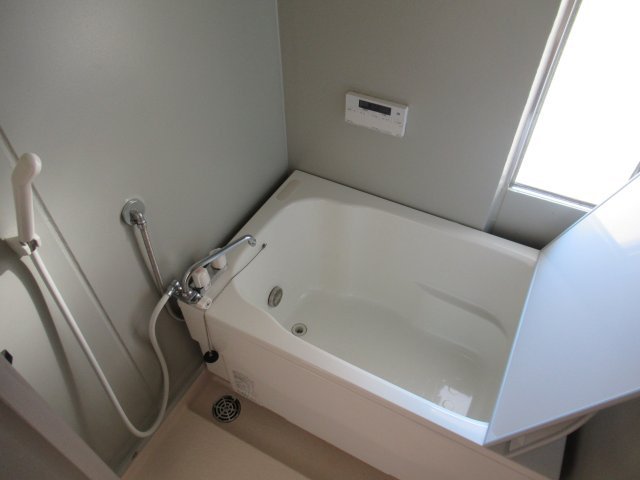 兵庫県公社　姫路市川１号棟の浴室|ゆったり過ごせるお風呂です