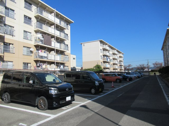 兵庫県公社　姫路市川１号棟の駐車場|駐車場です