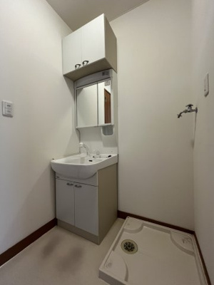 【洗面所】 | 七日町ハイツ | 明るい洗面所です