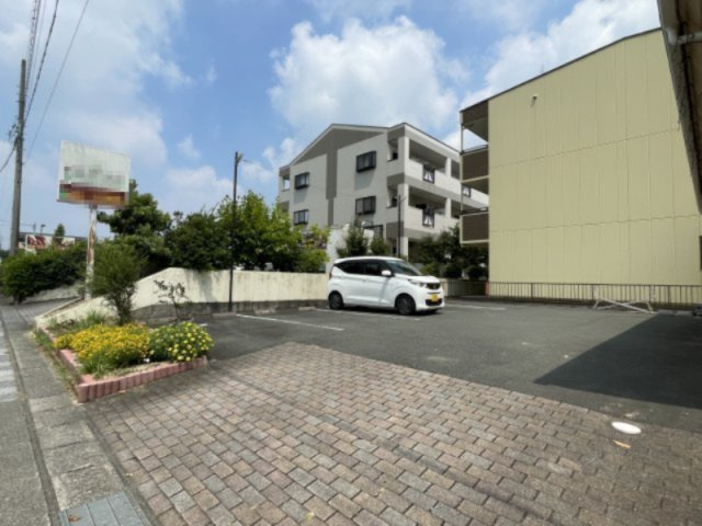 大平台2丁目店舗の駐車場