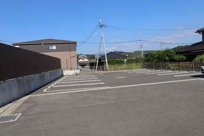 フォアモストの駐車場