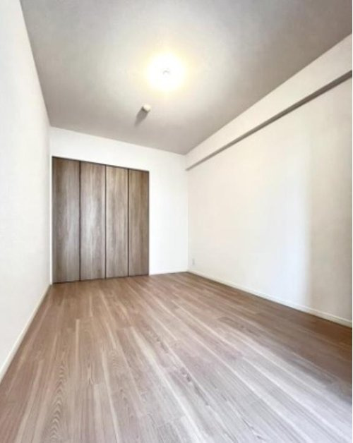 ディアステージ四条葛野大路の洋室|全居室収納付きです♪