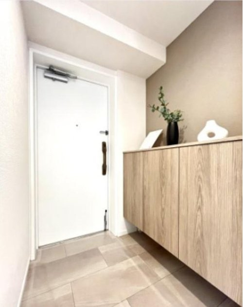 ディアステージ四条葛野大路のその他|玄関も収納付きでスッキリ整頓可能です。