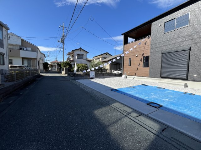 【前面道路含む現地写真】 | 深谷市東方　ブルーミングガーデン　新築戸建　全１棟　１号棟 | 10/27撮影