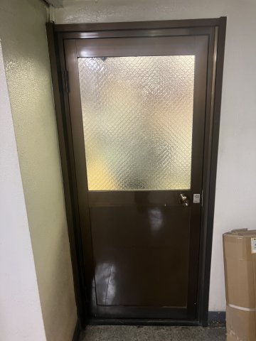 大湯ビルの玄関