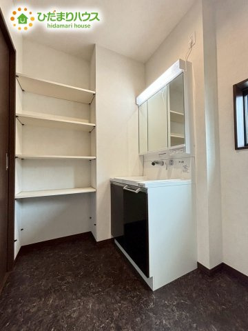 深谷市原郷　第5期　未入 居住宅　ワイウッドコート　02の独立洗面台