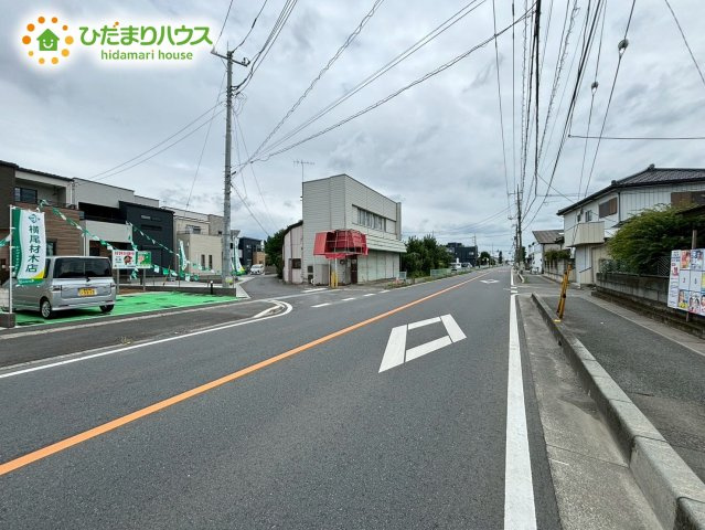深谷市原郷　第5期　未入 居住宅　ワイウッドコート　02の前面道路含む現地写真