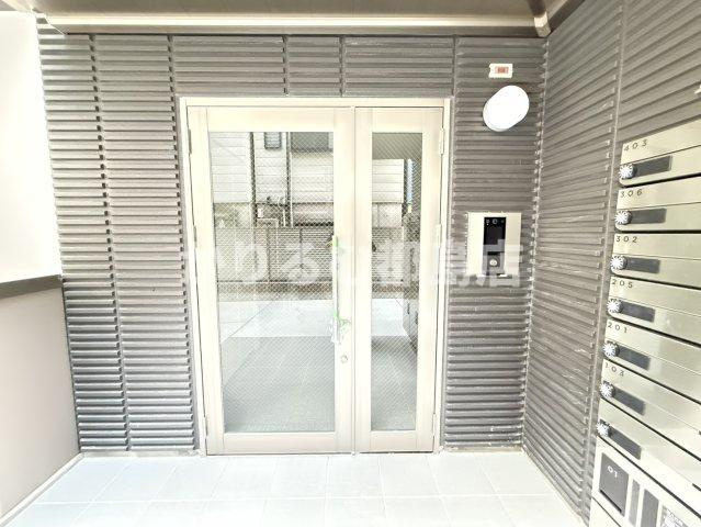 大阪市都島区内代町１丁目の賃貸マンションのエントランス