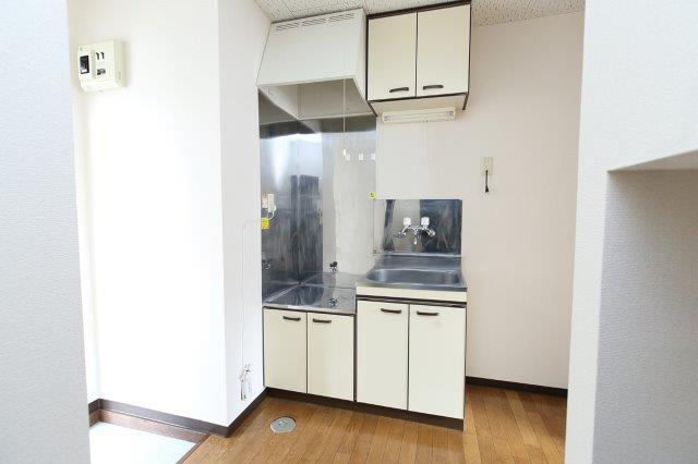 センチュリーハウス津志田Bのキッチン